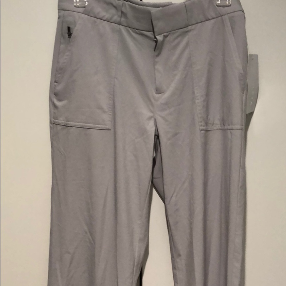 Athleta utility crop